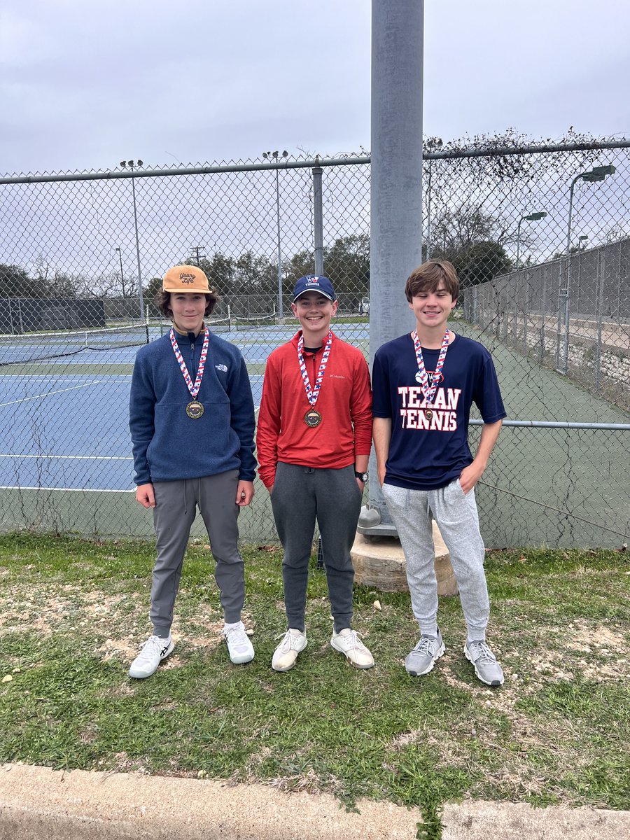 Incredible two days of hosting the Hill Country Open with DSHS last Thursday and Friday! Over 300 players made their way to the Hill Country and we got to see some amazing tennis! Shoutout to our Medalists: JV - 🥇 Gavin/Garner 🥇 Maddie/Wiley 🏅Cons - Garrett/Nate