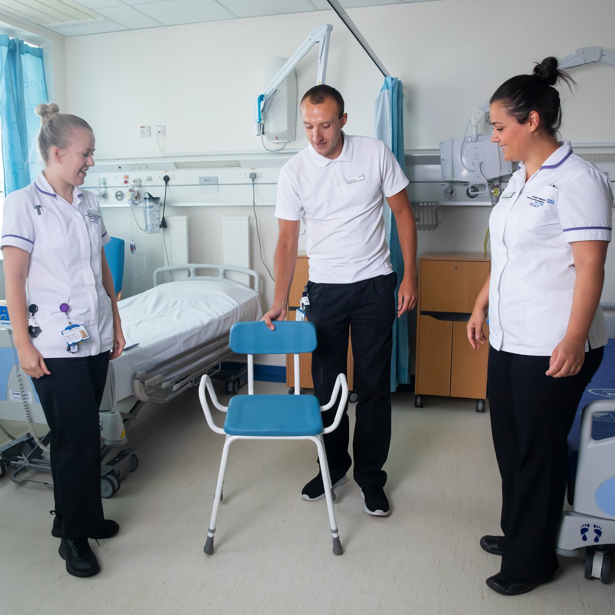 👀We are looking for Occupational Therapists for our rotation at UHCW NHS Trust. 💙The rotation offers a wide range of learning opportunities and experiences, to develop clinical skills across the patient pathway within the Acute setting. Apply via: jobs.uhcw.nhs.uk/job/v6085139