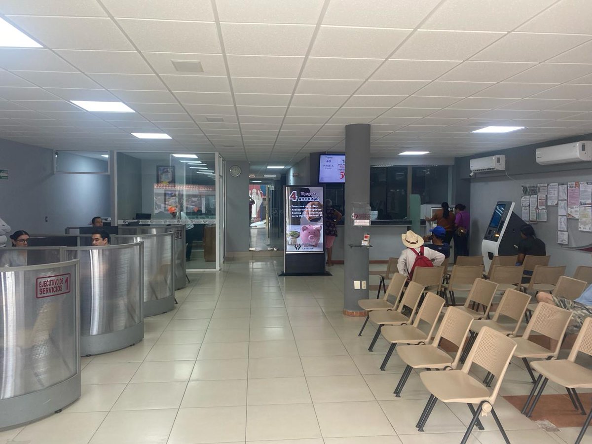 aps_mexico's tweet photo. Hace 8 años, Caja Popular Rosario instaló sus primeros cajeros automáticos receptores de efectivo Quickpay200 de APS; hoy en día, estos siguen funcionando. Actualmente, conviven con nuestro modelo más reciente, el Quickpay301, capaz de recibir depósitos en fajos de 50 billetes. https://t.co/tD7M0k1hRN