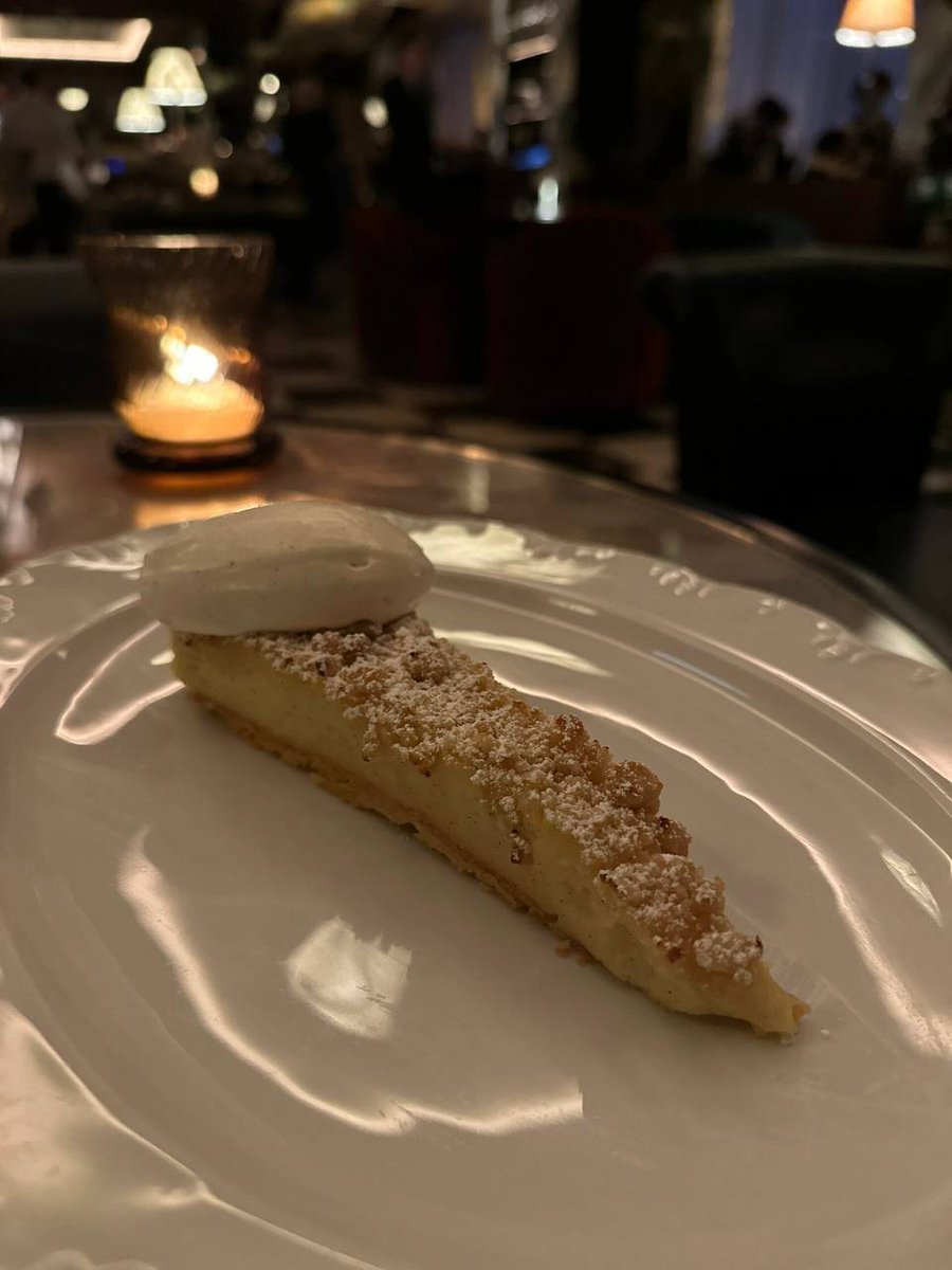 PLLAddictsBRd's tweet image. Torta della nonna, the traditional grandmother&apos;s pie is on the sweet side, so it&apos;s not surprising to taste the rich vanilla cream taste. Fortunately, the toasted pine nuts sprinkled on top are slightly balanced.