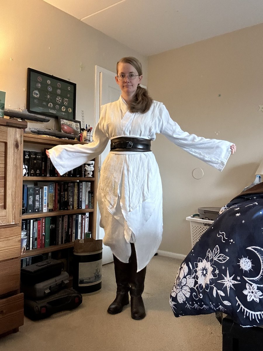 Doing some #costume tests today to make sure Im all set for #adepticon! I ended up doing some touch ups on my robes to get them to sit better. I also added some loops in my outer robe to store the blade while the hilt is stowed on my belt. :) #lightsaber #jedi #starwars #cosplay