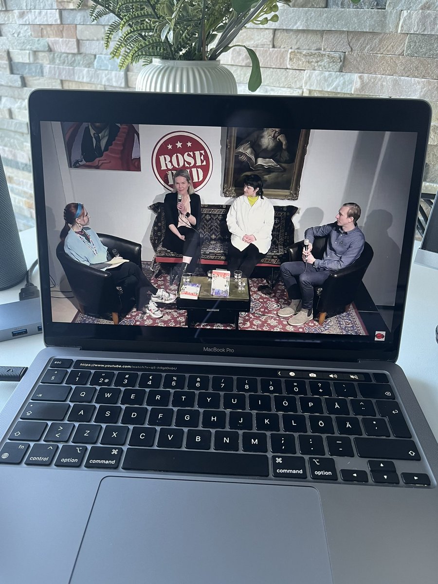 Etänä kuulemassa <a href="/SatuLidman/">Satu Lidman</a> uuden #KaikkienOikeusLiikkua kirjan julkaisutilaisuutta, onnea!👏🏻

Hienoa puhetta Satu, Lilja Grönroos, Pauliina Lius ja <a href="/RanKalle/">Kalle Rantala</a> liikunnasta ja siitä, miten nykypäivänä ihmiset innostuisivat liikunnasta ja voisivat tasavertaisesti nauttia siitä.🙌🏻