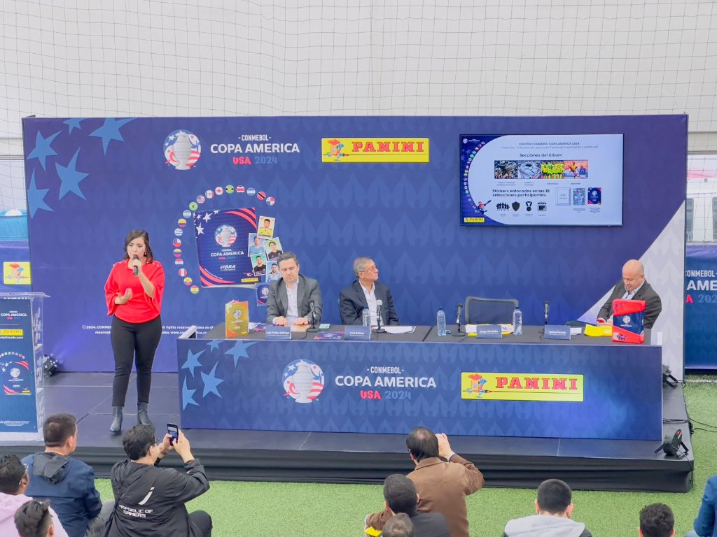 PaniniCol's tweet photo. ¡Panini estará más cerca que nunca! Este 8, 9 y 10 de marzo tendremos el #PaniniWeekend donde tú podrás reclamar el Álbum Oficial CONMEBOL Copa América 2024 totalmente gratis. 🥳
Debes estar muy atento a nuestras redes sociales, para conocer los centros comerciales aliados. https://t.co/FrV2dY7ho1