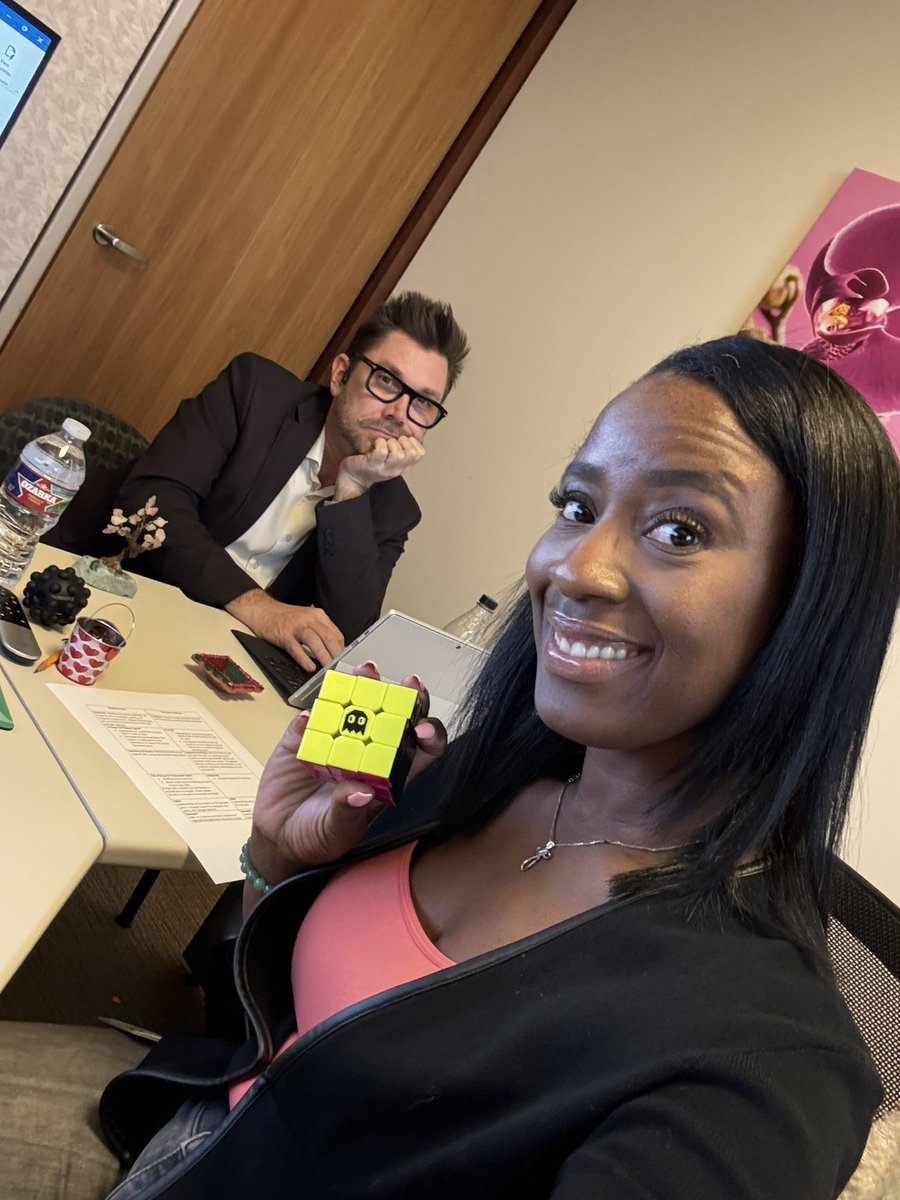 SamBGoo's tweet image. Recently, solved this Rubik's Cube gifted from my Favorite Office 365 manager! Feeling accomplished and grateful for the support. #WeLightUpTheOffice #HeBelievedInMe
#SupportFromLeaders