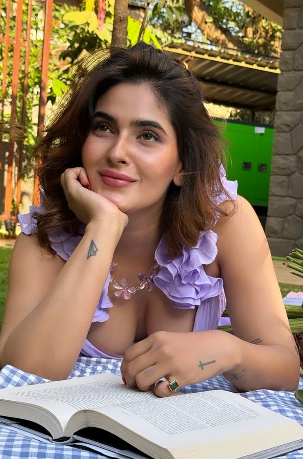 GH6hOaGXwAAIqR4?format=jpg&name=900x900