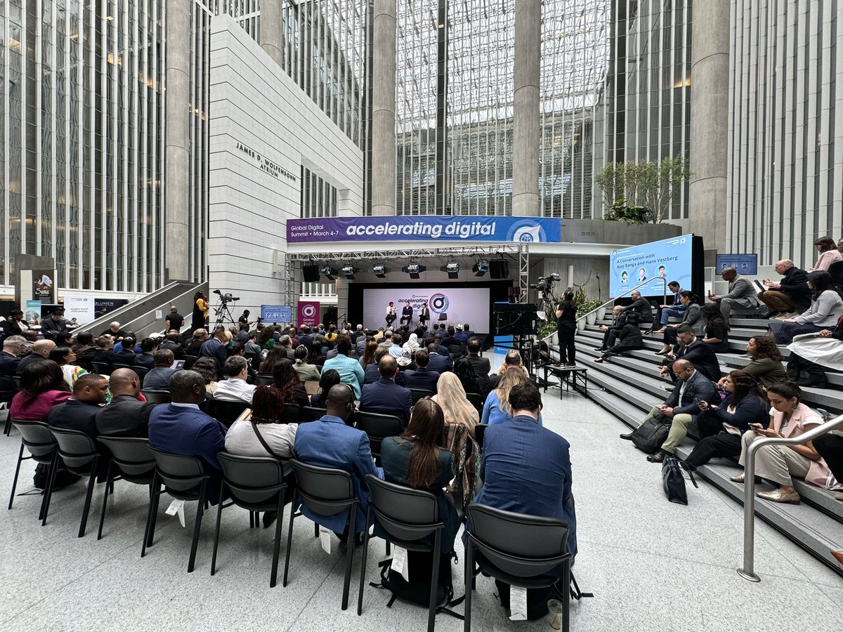 SMolineus's tweet image. Fascinating discussion betw.  @WorldBank President Ajay Banga and @Verizon Chairman &amp;amp; CEO Hans Vestberg on the importance of accelerating the #digitaleconomy, highlighting need to overcome the #digitaldivide, #digitalexclusion, and promote #DFS, e-health, #digitalskills, #GovTech