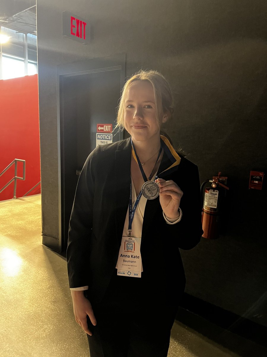 SCWDeca's tweet image. Starting the award ceremony off right!! Anna Kate Baumann with the highest test score for AAM IN THE STATE! #modeca