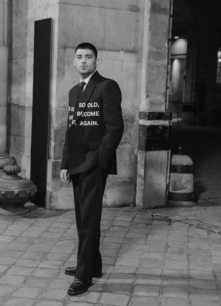 zayn in black&white ♡ (@bwzaynmalik) on Twitter photo 