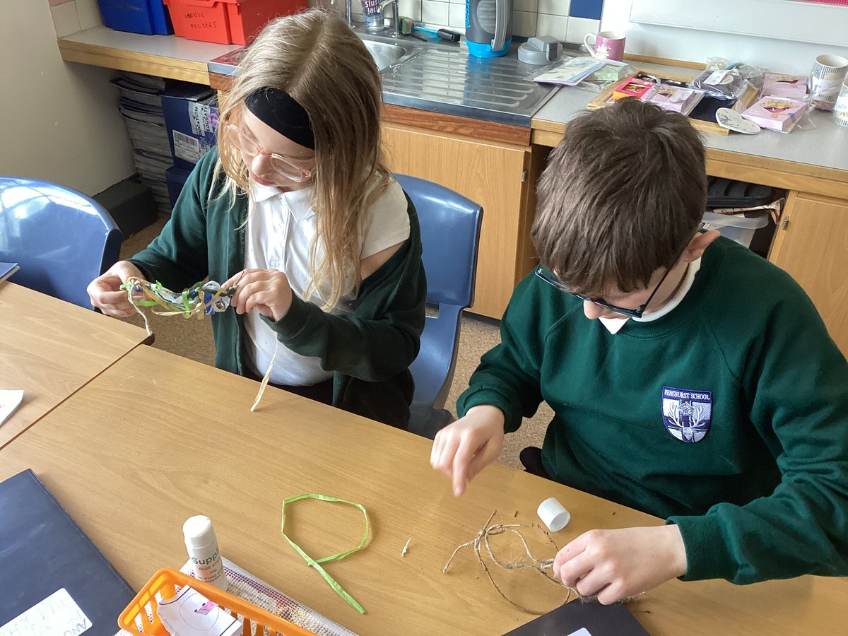 PenshurstSchool's tweet photo. ๐ด 5NT used raffia and a loom to explore texture & patterns! ๐ฟ๐จ They discovered the natural beauty of dyed palm tree leaf fibers as they intertwined to create stunning designs. #weaving #5NT #texturesandpatterns https://t.co/8UHhyT027R