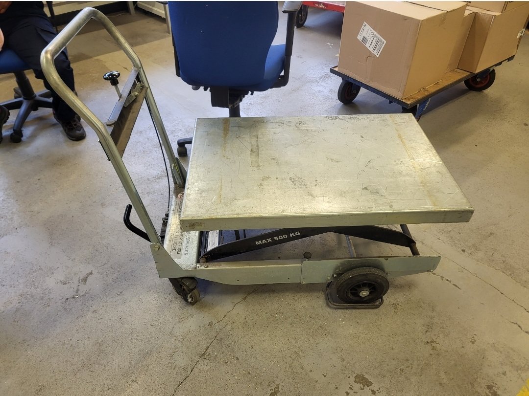ActionHandling's tweet photo. "Another day, another scissor lift table to be repaired on site in Wandsworth, London. #MaintenanceLife #LondonRepairs 🛠️🏙️" https://t.co/f2VVLHluWT