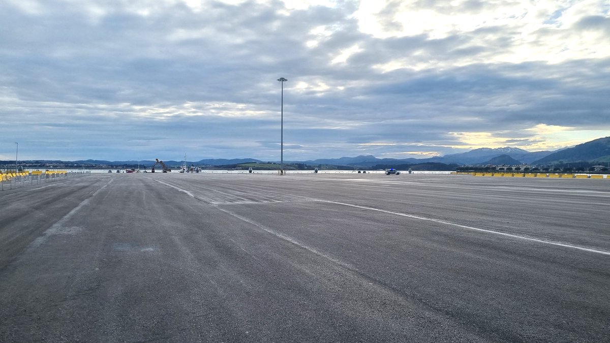 port_santander's tweet photo. Finalizada la mejora y pavimentación de la campa oeste de #Raos9
Estos 14.000 m2 se suman a los 18.000 m2 anexos al nuevo #muelle, disponiendo así de 32.000 m2 para operaciones portuarias de #tráfico rodado
Aumenta así la superficie logística del #Puerto, uno de nuestros retos https://t.co/wEAQa1tjBm