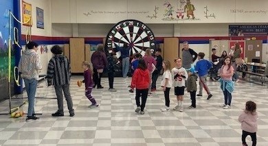 RedlandOaksES's tweet image. Fun times at the Winter Games sponsored by the @RedlandOaksES PTA. Food, games, music, even Rocky joined the festivities. 🦝 @NEISD #neisd