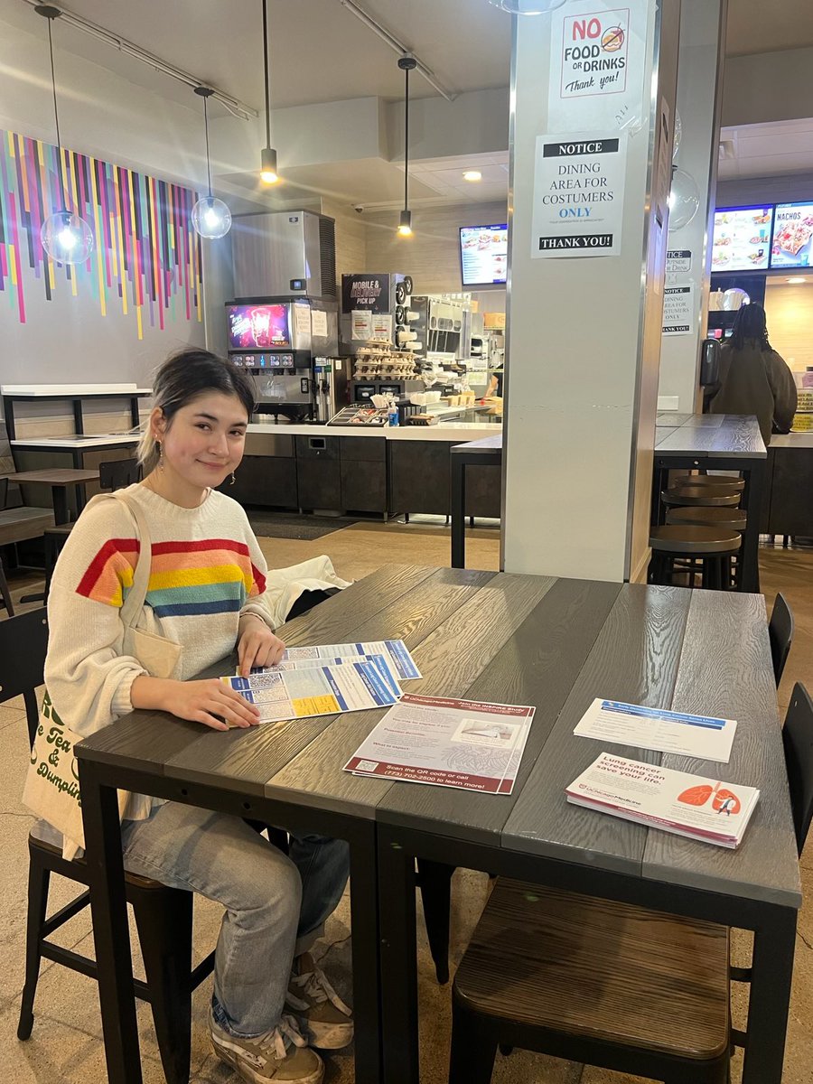 The @UChicago team recently went to a local Taco Bell to give a presentation to the Taco Bell employees about #lungcancerscreening and risk factors. The team then tabled at the restaurant and spoke to customers about the INSPIRE study! #screeningsaveslives