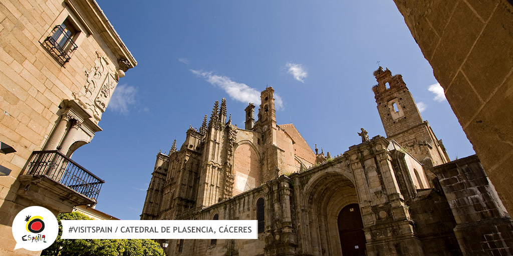 After getting lost in the streets of #Cáceres, we left its walls behind and arrived in Plasencia. Inhabited by the Romans and Arabs it reached its splendor at the end of the Middle Ages. A must-see!

👉 tinyurl.com/vhj7yyxb

#VisitSpain #SpainExperience @extremadura_tur