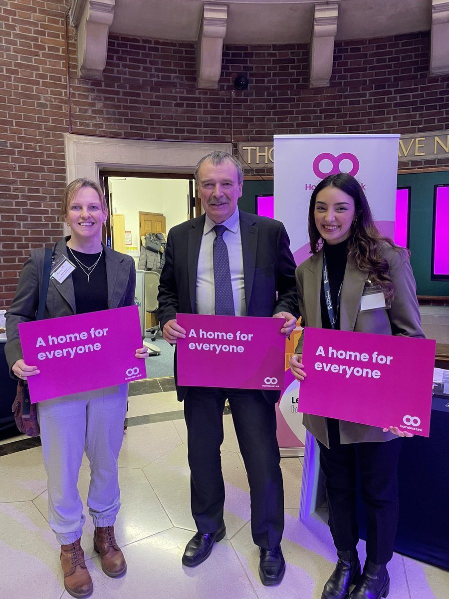 Talking with Dr Alan Whitehead, MP, about refugees&how to support those in Soton given leave to remain but then evicted&benefits stopped&not enough time to find work&housing. Let’s raise the debate. @CHRPHomeless @JenTarabay @alanwhiteheadmp #EndingHomelessnessTogether