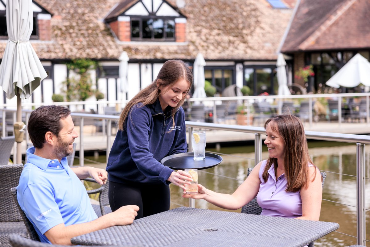 We are hiring! Hever Castle Golf Club are looking for a Greenkeeper and a Front of House Team Leader in The Waterside. If you are interested, please click the links to discover more: Greenkeeper: bit.ly/GreenkeeperVac… Front of House Team Leader: bit.ly/GCFrontofHouse
