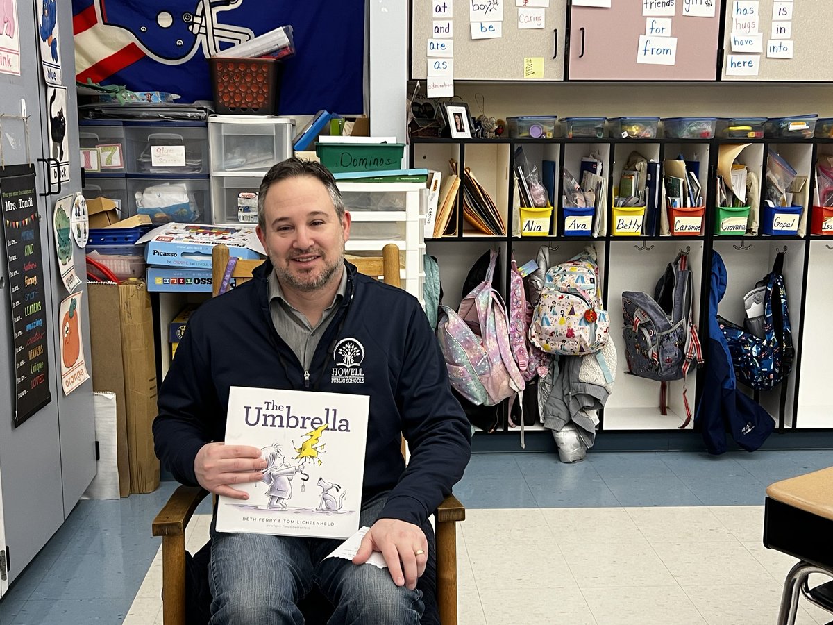 HowellTwpAdelph's tweet photo. Welcome Mr. Thor! Thank you for taking the time to read to students today. Always thankful for the amazing support of the Howell Township Board of Education. #HTPSHowellLeads https://t.co/vFkuZbNhVc
