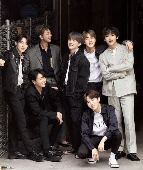 .@BTS_twt's 'Love Yourself: Tear' debuts at #1 on the Billboard Vinyl Albums chart.