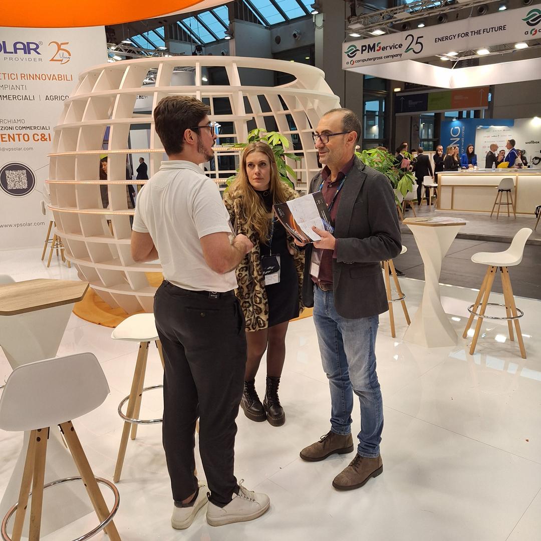 elettricarogeno's tweet photo. È già passata quasi una settimana dalla splendida trasferta a @KeyEnergyit 2024 ☀️ Nella foto Alice e Mario Corti allo stand @VPSolar, uno dei nostri fornitori di #batterie e #inverter per impianti fotovoltaici 😎 #KeyEnergy #Key2024 #VPSolar #fotovoltaico https://t.co/09WCTKdllg
