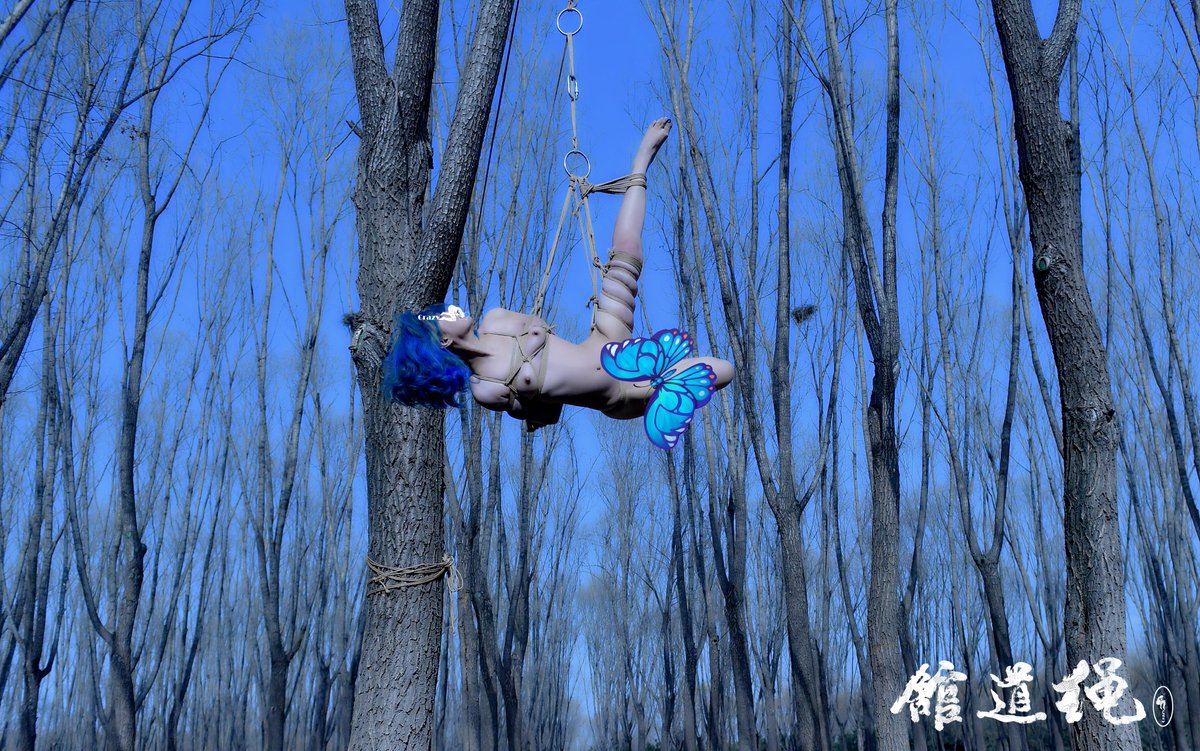 惊蛰，北方还是一片萧瑟，挂树上一点颜色，让心翱翔。
模特：@yunpo_o 
#绳道馆 #野外悬吊 #捆绑 #BDSM https://t.co/HavHzdiNgg