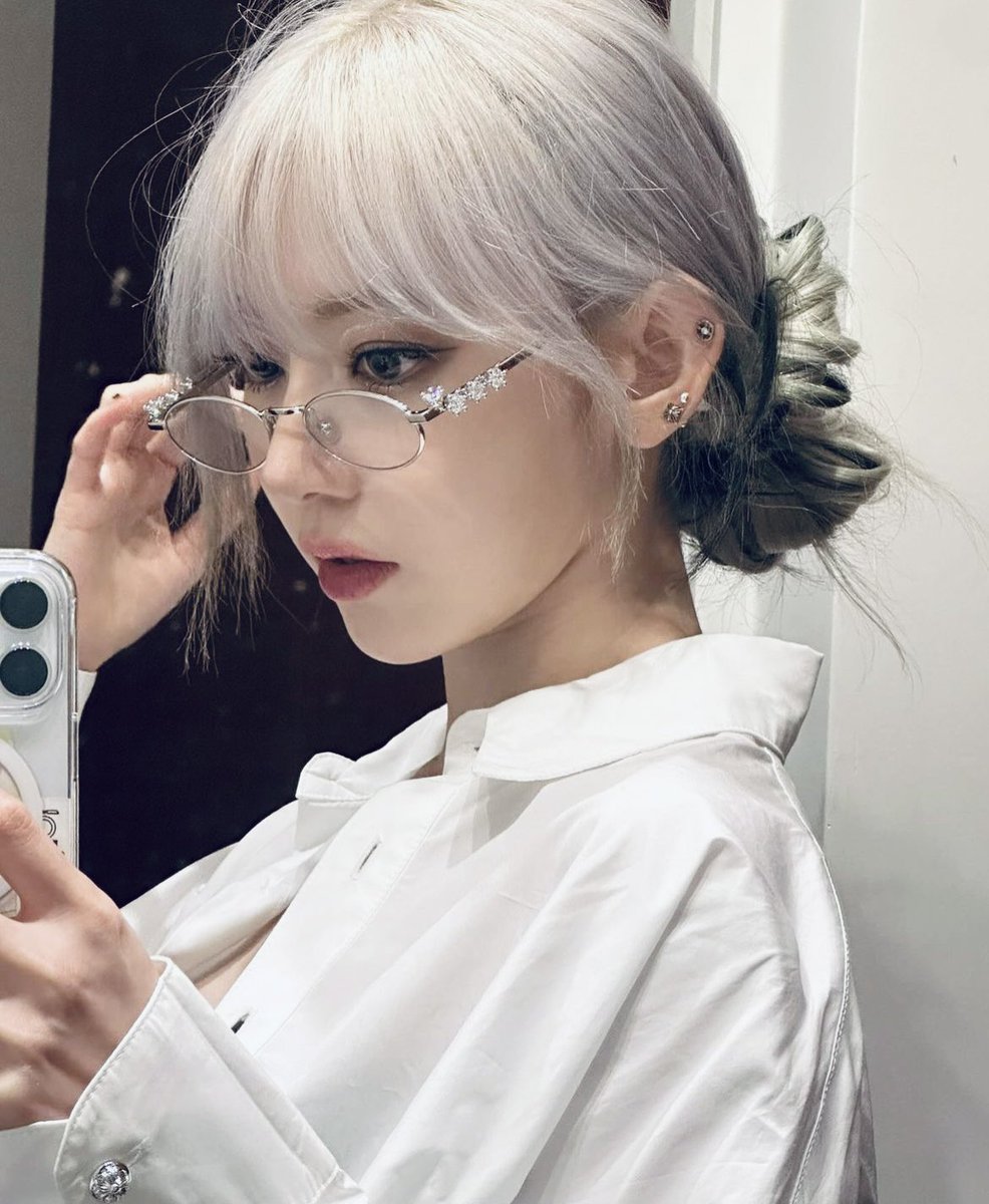 ❣️❣️❣️ #사쿠라 #SAKURA #ックラ #宮脇咲良 #LESSERAFIM #ル