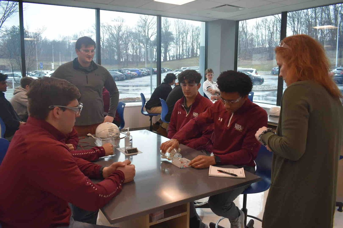 IonaPrep's tweet photo. Our AP Biology, Honors Anatomy & Physiology, and #ScienceResearchProgram scholars are here at the Cold Spring Harbor Laboratory DNA Learning Center today, first attempting a restriction analysis, and later performing bacterial transformation. #Education4HigherExpectations https://t.co/AkXOfKBUXM