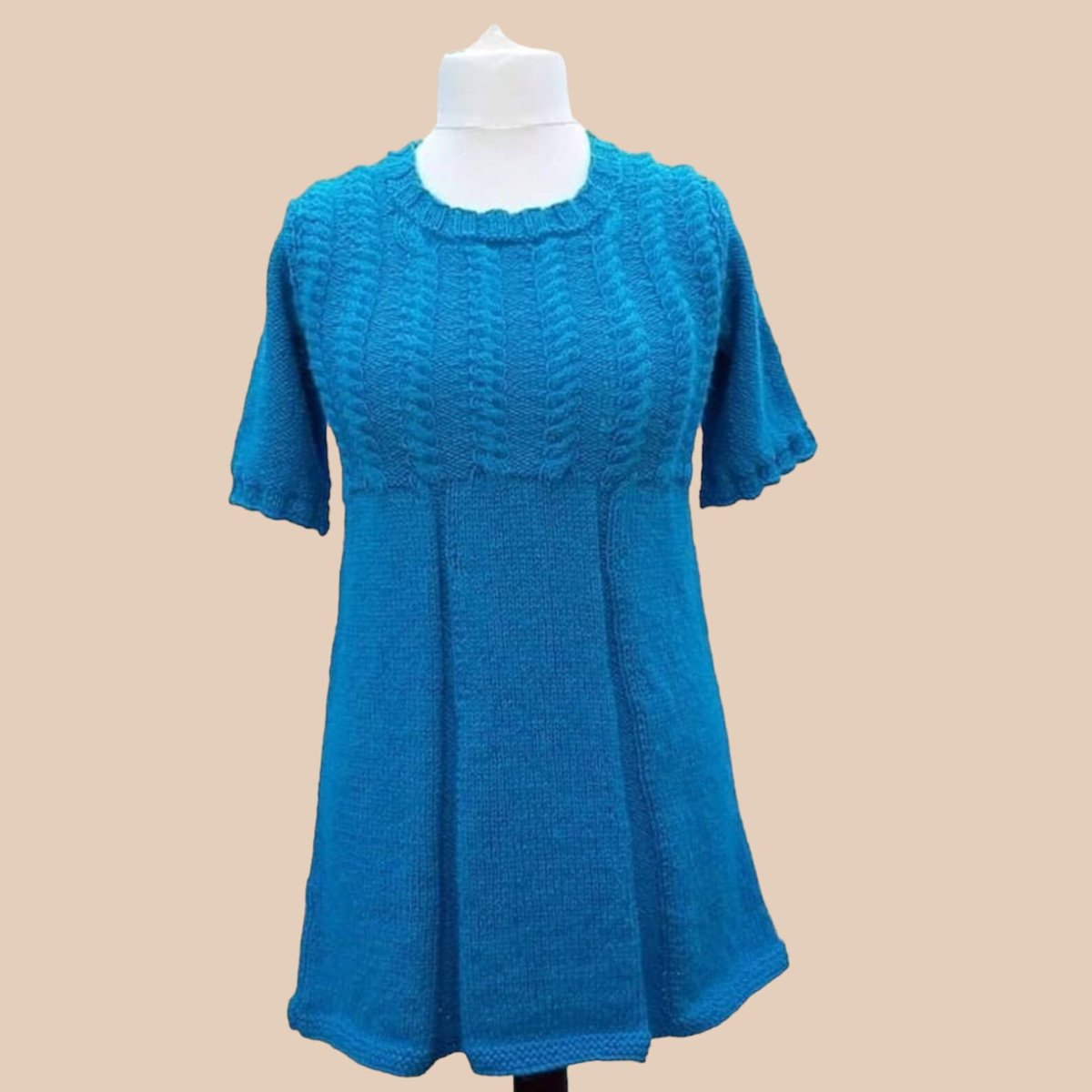 Experience summer in style with this custom Alpaca Tunic, hand-knitted and available in sizes S-XXXL. Choose your favorite color for the perfect gift! Visit knittingtopia.etsy.com/listing/168059… now. #knittingtopia #etsy #summerfashion #ladiesknitwear #craftbizparty #MHHSBD