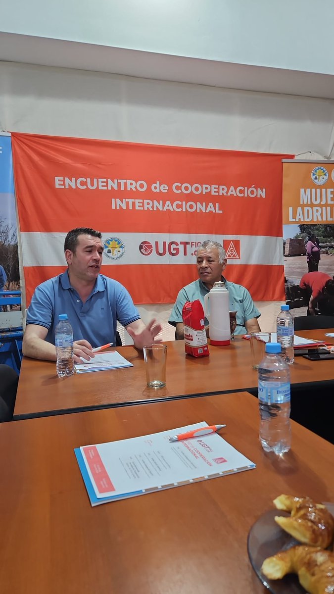 El Secretario General de <a href="/ugtficat/">UGT FICA de Catalunya</a> , A.Rudilla, abre las jornadas explicando la situación actual ante los compañeros/as de <a href="/UolraG/">Uolra Gremiales</a> <a href="/LadrillerosArg/">Ladrilleros UOLRA</a>
🏭La extrema derecha, transición energetica, los convenios colectivos,seguridad laboral son algunos de los problemas abordados