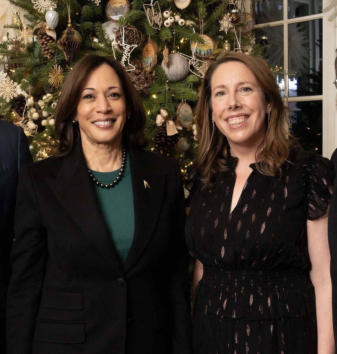 KamalaHarris's tweet image. Congratulations, @JessicaMackler on becoming the next President of @EmilysList! 

You have led this organization with strength, and I know you will continue to help elect women up and down the ballot who will fight to protect our fundamental freedoms.