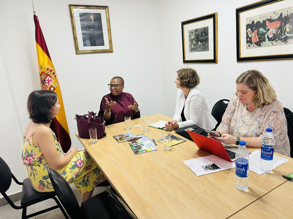 First an interview on @France24_en about my poem, 'A Fragile State'. Then a meeting at the Spanish Consulate with Dr Teresa Langle de Paz, DG of @MujeresxAfrica. Hello Belen! ❤️