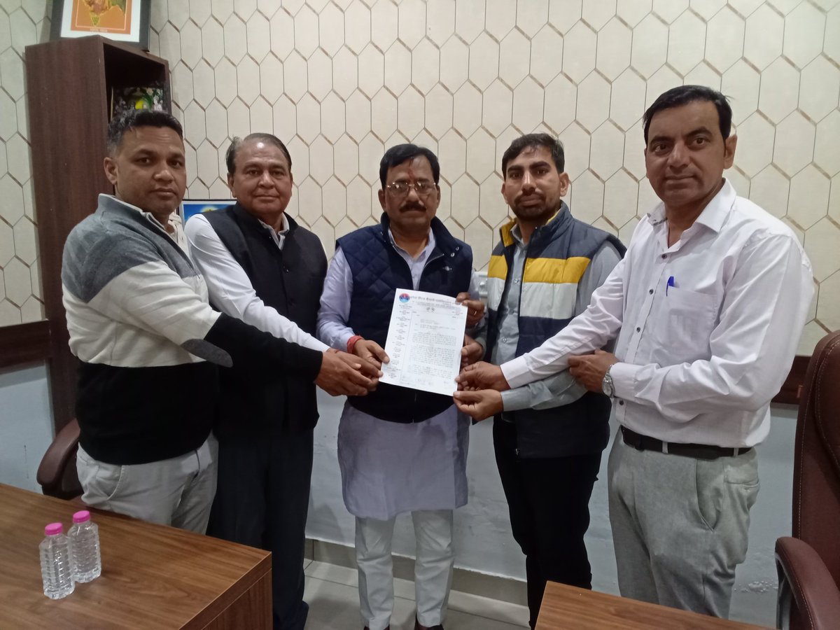 नवनिर्वाचित प्रदेश उपाध्यक्ष श्री मुकेश जी दाधीच <a href="/m_dadheech/">MUKESH DADHICH</a> से प्रदेश भाजपा कार्यालय में मुलाकात कर सैनिकों के विभिन्न मुद्दों पर विस्तृत चर्चा की ... मुकेश जी दाधीच ने विश्वास दिलाया है कि सैनिकों की हर बात को हर पटल पर रखा जाएगा... <a href="/BhajanlalBjp/">Bhajanlal Sharma</a> <a href="/cpjoshiBJP/">C. P. Joshi</a> <a href="/Ra_THORe/">Col Rajyavardhan Rathore</a>