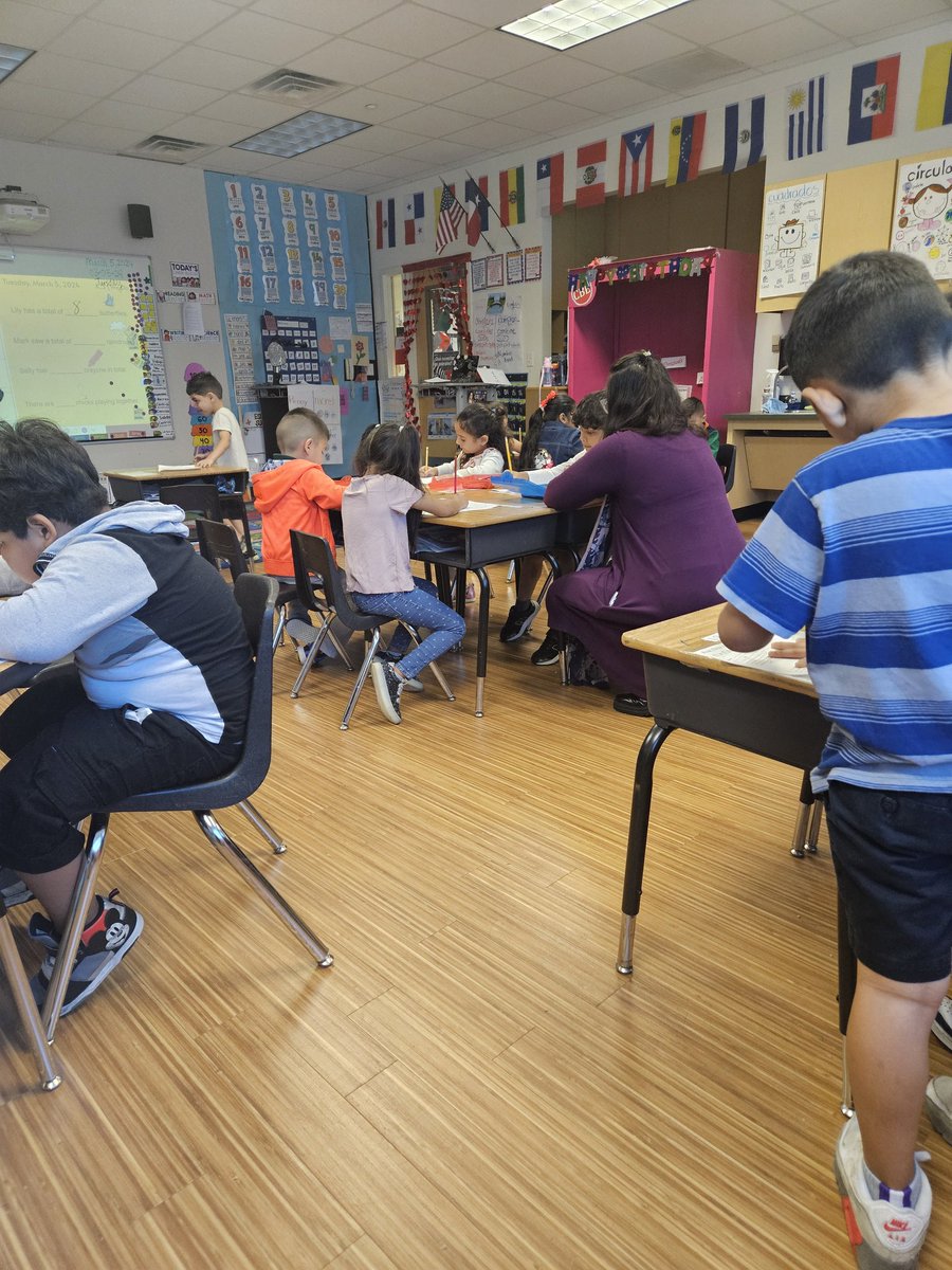 Check out these Kinder scholars @CBEBears engaged in their math lesson with @TamaraGarciaESL! @RISDMET Great work! #RISDMultilingual #RISDBelieves #RISDWeAreOne