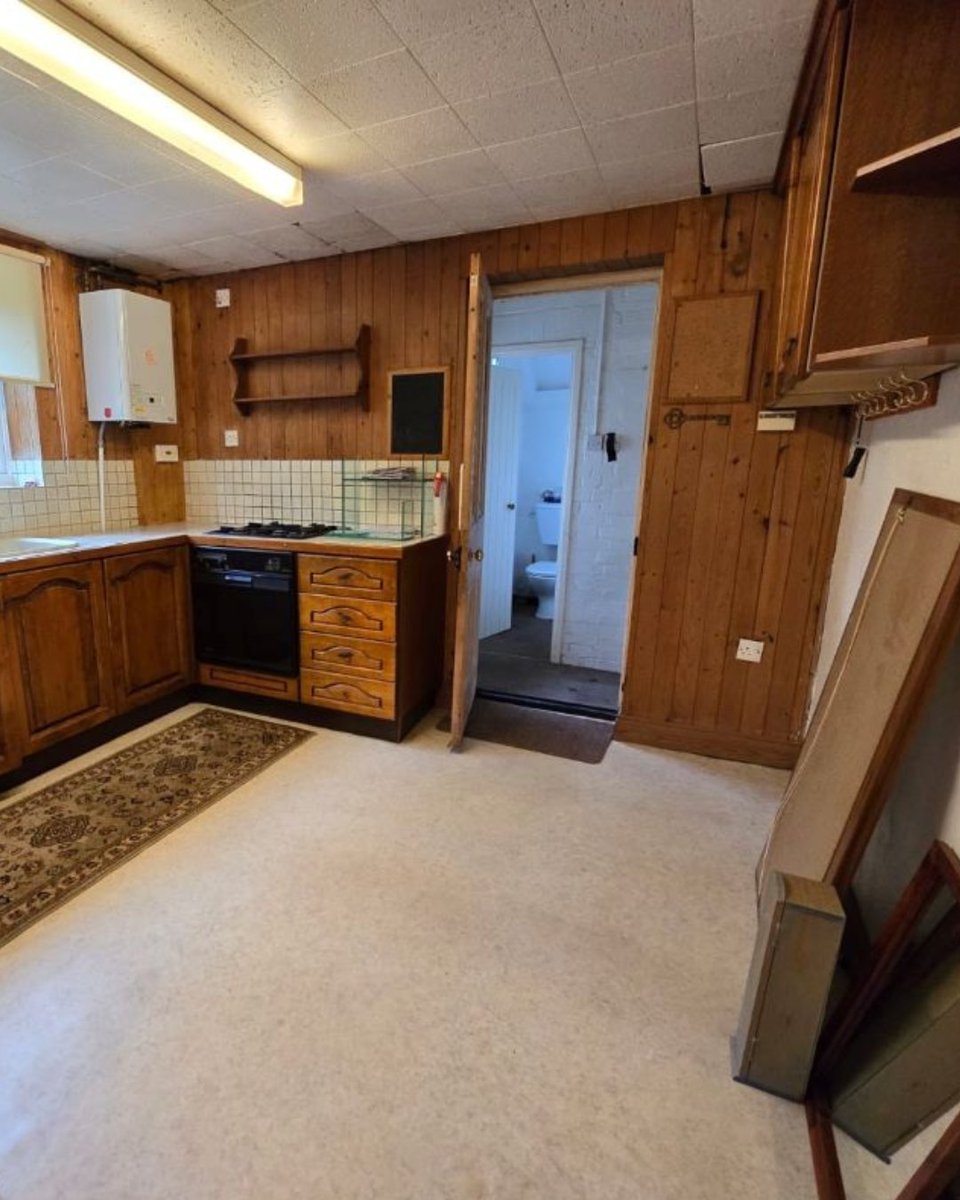 Let’s talk lot 2️⃣ - For Sale by Auction on 21st March

📍 Ascot, Berkshire
➡ £325,000+

Calling all renovators! This 3-bed semi in Ascot is your blank canvas... 🏠✨ 

See more > ow.ly/ipFs50QLJjz

#auction #propertyauction #renovation #forsale #ascot #berkshire