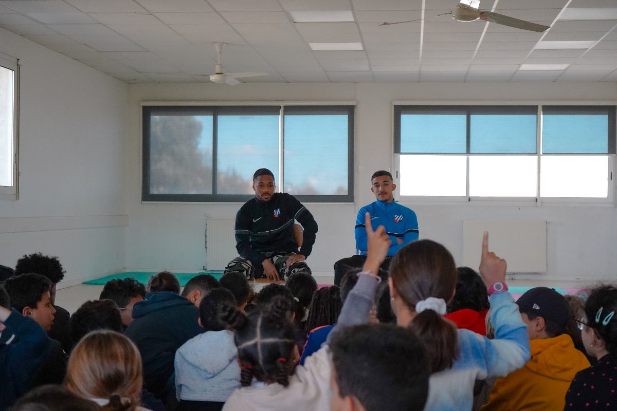 MontpellierHSC's tweet image. 🧡 "𝑺𝒖𝒓 𝒍𝒆𝒔 𝒃𝒂𝒏𝒄𝒔 𝒅𝒆 𝒍'𝒆́𝒄𝒐𝒍𝒆"
🧑‍🏫 Ecole élémentaire les Garrigues
📍 Juvignac
👦👧 Arnaud Nordin et Théo Sainte-Luce