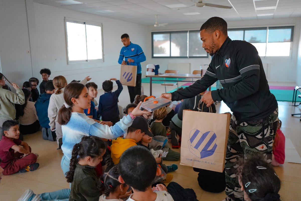 MontpellierHSC's tweet image. 🧡 "𝑺𝒖𝒓 𝒍𝒆𝒔 𝒃𝒂𝒏𝒄𝒔 𝒅𝒆 𝒍'𝒆́𝒄𝒐𝒍𝒆"
🧑‍🏫 Ecole élémentaire les Garrigues
📍 Juvignac
👦👧 Arnaud Nordin et Théo Sainte-Luce
