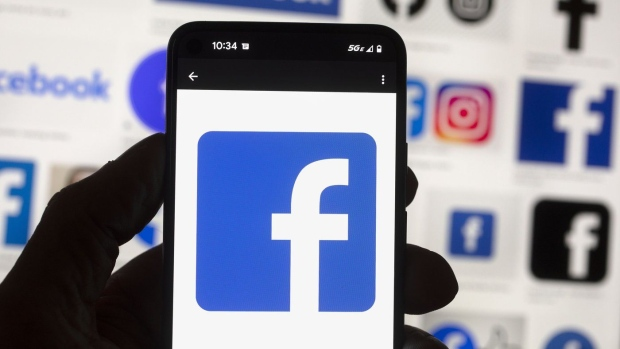 CP24's tweet photo. Facebook, Instagram down for thousands, Downdetector shows https://t.co/gAFW7iOUt1 https://t.co/rNenI3LOTj