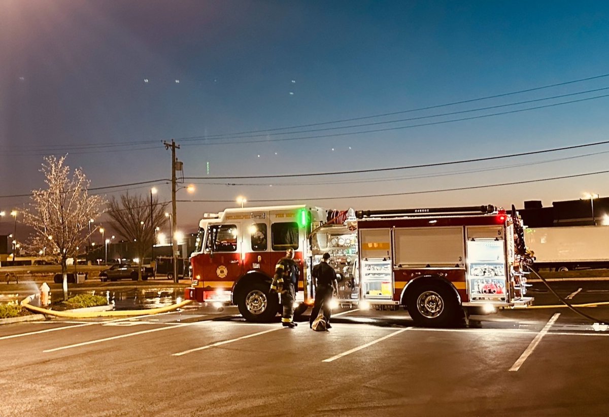 Engine 53 and its members got some twilight training over the weekend. We stay active so we're ready for anything. 💪#pfdstrongertogether