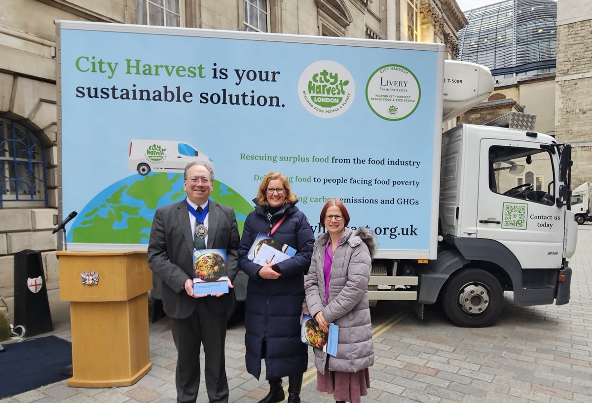 Delighted to join @citylordmayor to unveil the new @CityHarvest Livery Food Initiative truck. Funded by livery companies, including our Company's Charitable Trust, this will use surplus food from the capital & beyond to tackle food poverty in community kitchens & hubs