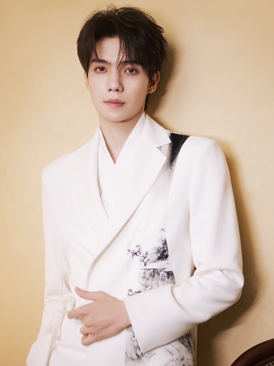 #LuoYizhou for a 东阿阿胶 livestream event

More - weibo.com/2953908224/500…