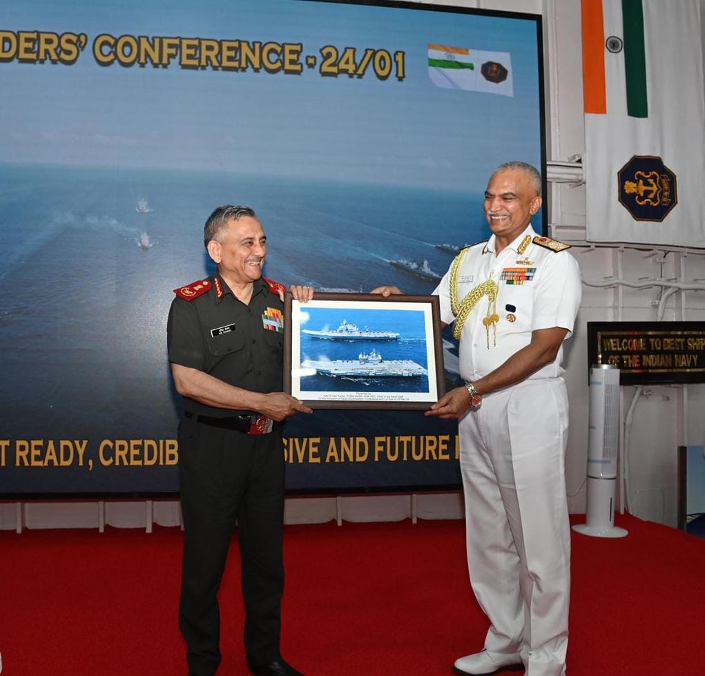 HQ_IDS_India's tweet image. Raksha Mantri, Shri Rajnath Singh alongwith General Anil Chauhan, #CDS witnessed the #OperationalReadiness drills of the Western Fleet onboard  #INSVikramaditya during the Naval Commanders Conference.

#CDS addressed the Naval Commanders &amp;amp; complimented the #IndianNavy for being…
