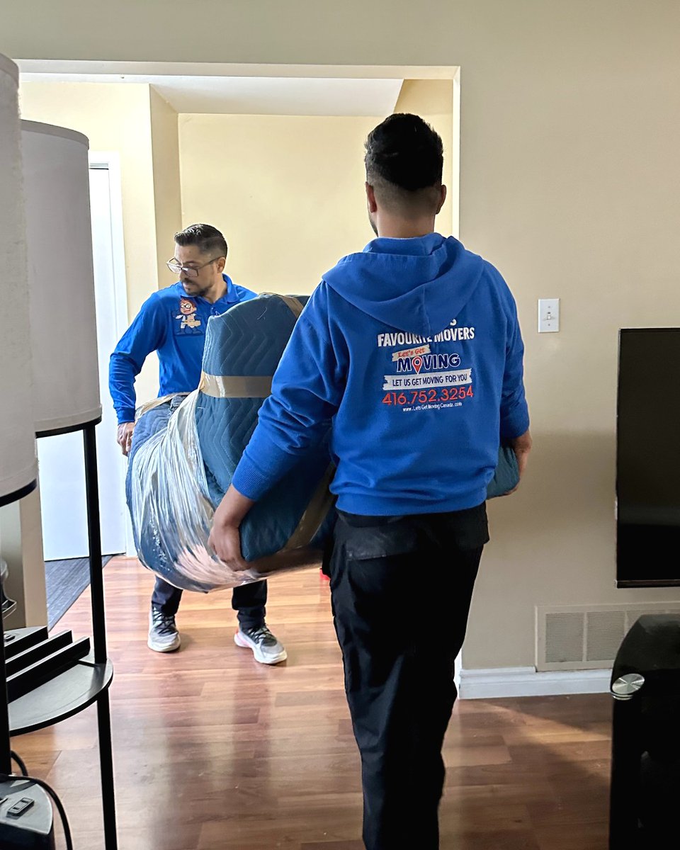 Efficiency in motion! Let our expert movers handle the heavy lifting.💪📦 

Book your move with us now👉 ow.ly/2HYv50QKQYH

#Canada #USA #Packing #RelocationServices #HomeMoving #OfficeMoving #MovingTips #MovingDay #MovingCompany