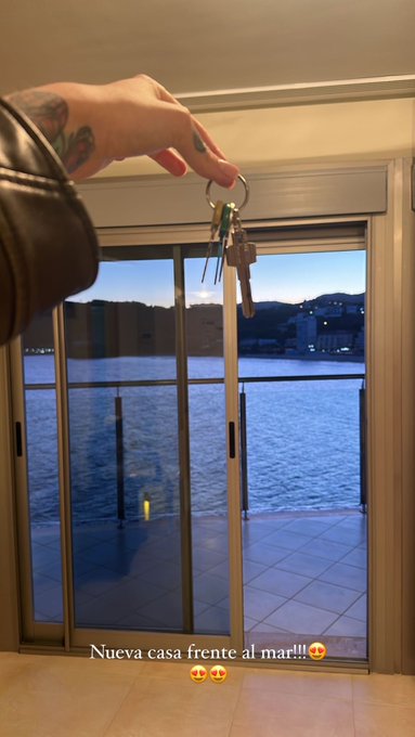 Ahorita la casa est&aacute; hecha un desastre pero cuando la tenga arreglada les har&eacute; un house tour 😱😍🤤🏝️ https://t