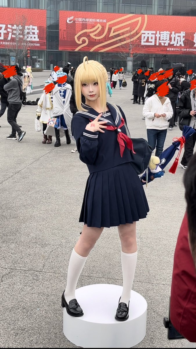 在漫展拍的，感觉自己很像手办
#saber