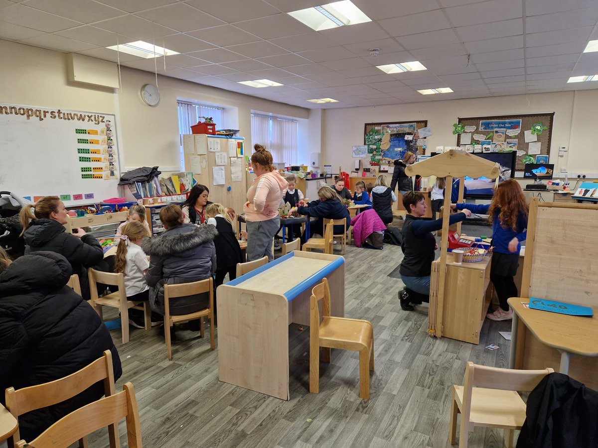 An afternoon of crafts,  maths games, chat and play for families at <a href="/Dalmillingps/">Dalmilling Primary</a> 'Catch Up Club' today! 🎨✏️
#Familylearning 
<a href="/CLD_SAC/">Thriving Communities - CLD South Ayrshire</a>