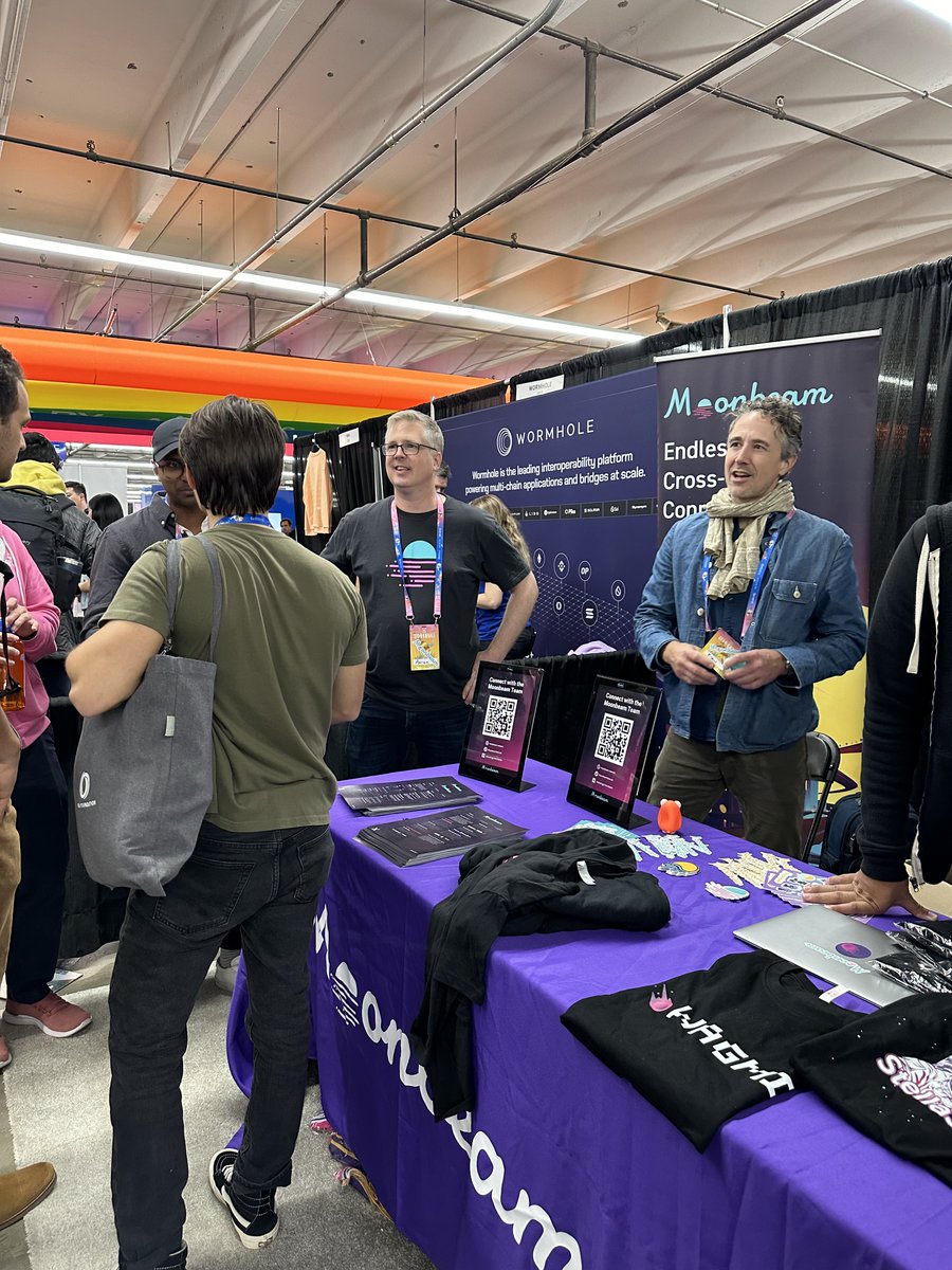 MoonbeamNetwork's tweet image. 1/ 💫 ETHDenver was a movie!

From a beyond-busy booth with ecosystem teams to a @Polkadot Mini-Summit talk &amp;amp; a memorable side event, Moonbeam showed out at #ETHDenver2024✨