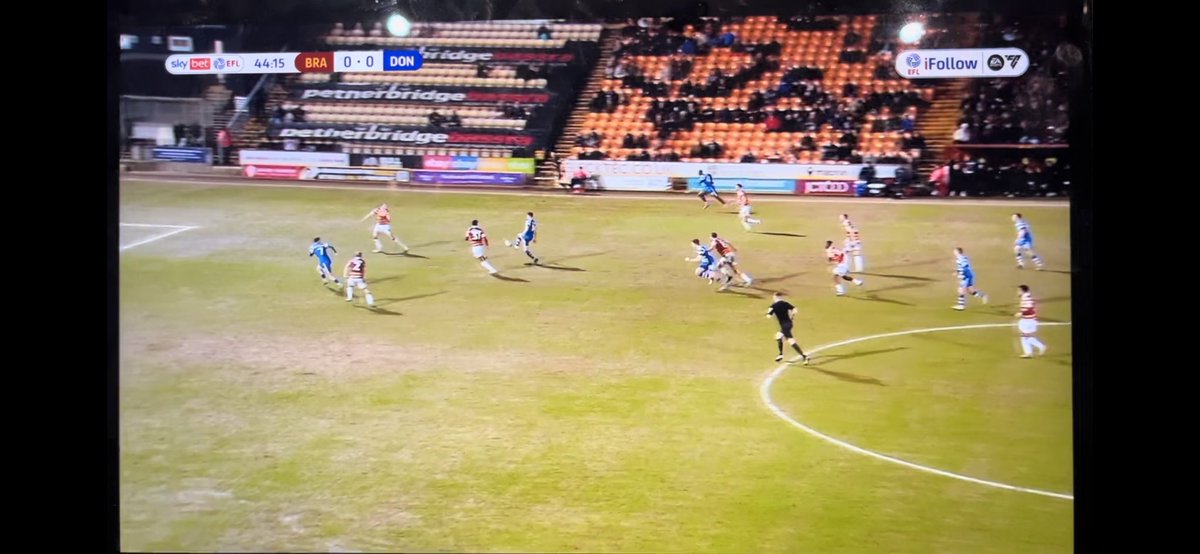 Chansford's tweet photo. @JamieRaynor It’s hard to tell but the position of the Lino is not great. He’s behind play so would have been guessing regardless. https://t.co/MmfIp45s3i