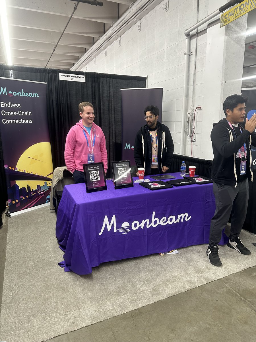 MoonbeamNetwork's tweet image. 1/ 💫 ETHDenver was a movie!

From a beyond-busy booth with ecosystem teams to a @Polkadot Mini-Summit talk &amp;amp; a memorable side event, Moonbeam showed out at #ETHDenver2024✨