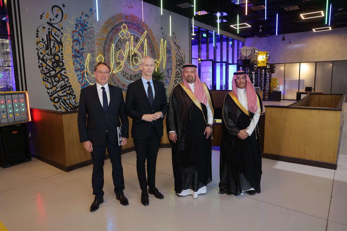 ludovic_pouille's tweet image. 🇨🇵🇸🇦 Le "#Garage", incubateur de startups au cœur de Riyad, un lieu exceptionnel d'innovation et de créativité inspiré de #StationF en France! Ravi de l'avoir découvert aux côtés de @franckriester et @munireldesouki. De belles perspectives de coopération avec la #FrenchTech!