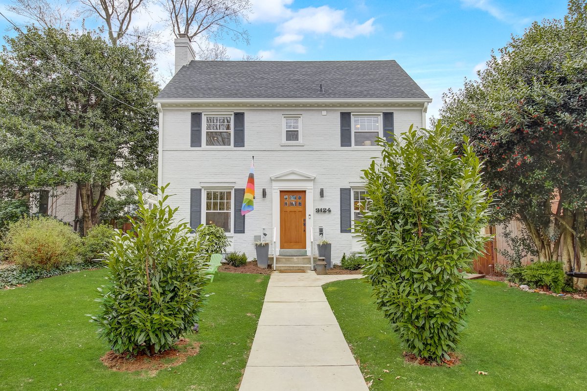 GlassHouseRE's tweet photo. 🏡✨ Coming Soon! 🏡✨Picture-perfect colonial in the highly sought-after Chevy Chase neighborhood of Washington DC! 🌟 This stunning 5BR/3.5BA renovated home is a rare find, boasting four finished levels, a sunroom addition, and a spacious flat &amp; fenced backyard. https://t.co/9mms2lj3yE