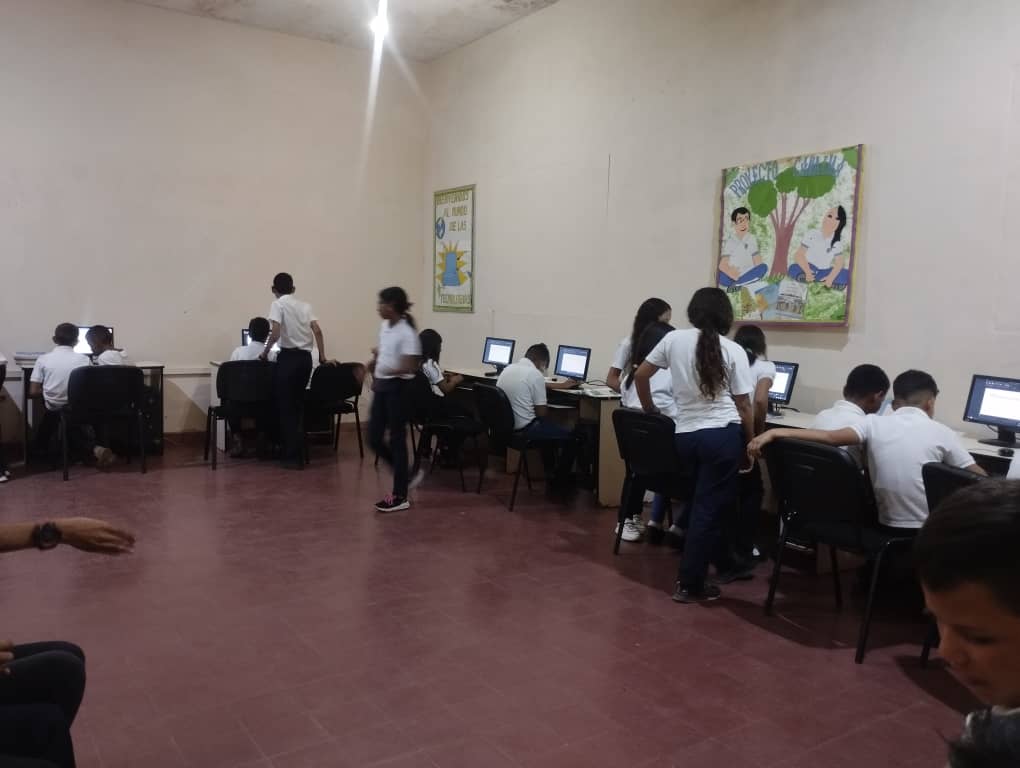 FUNDABIT_Rondon's tweet photo. #05Mar Estudiantes de 6to grado practican en LibreOffice Writer: Cortar y Pegar texto e imágenes
#Guárico
#AmorIrreductibleYEterno
#MarzoDeVictorias
#GuáricoProduce
#SomosFundabit
@NicolasMaduro
@MPPEDUCACION
@_LaAvanzadora
@josemvasquez  @CanaimaGNULinux
@EliasEducacion
@CNTI_VE https://t.co/tK3Klgm5zz